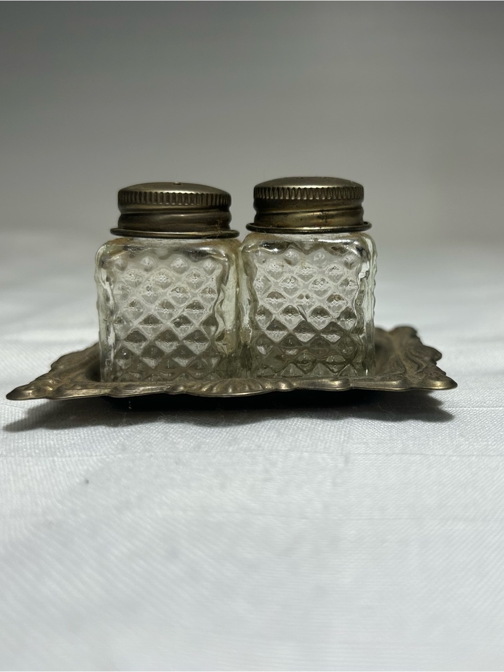 Clear Glass Diamond-Pattern Salt & Pepper Set with silver plated Metal Tray
